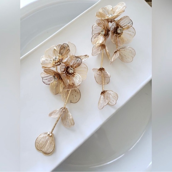 Zara Jewelry - RESTOCKED!! ✨ Zara Kate Middleton cascading floral earrings